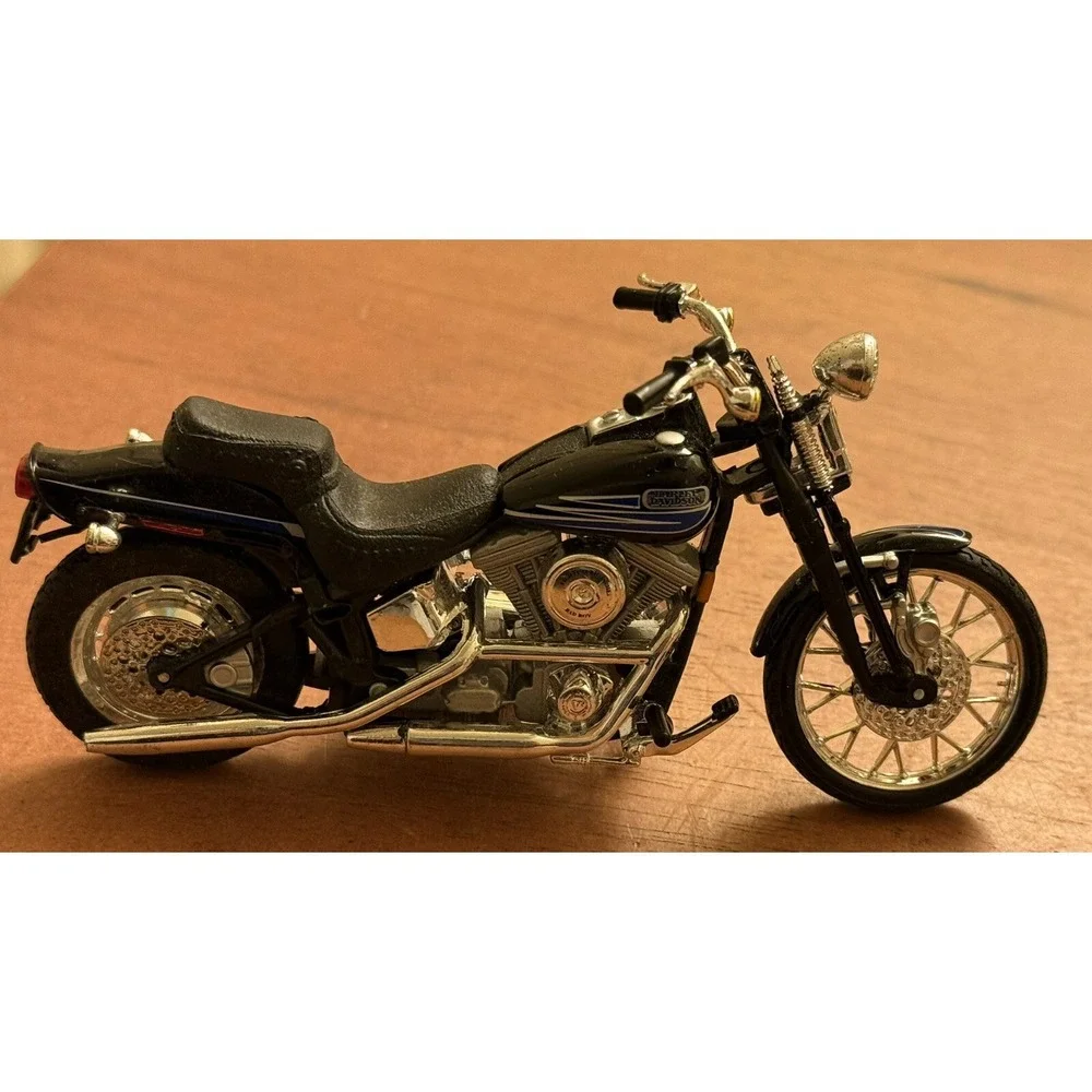 Maisto Harley‎ Davidson BAD BOY Cruiser Motorcycle 1/18 scale Diecast